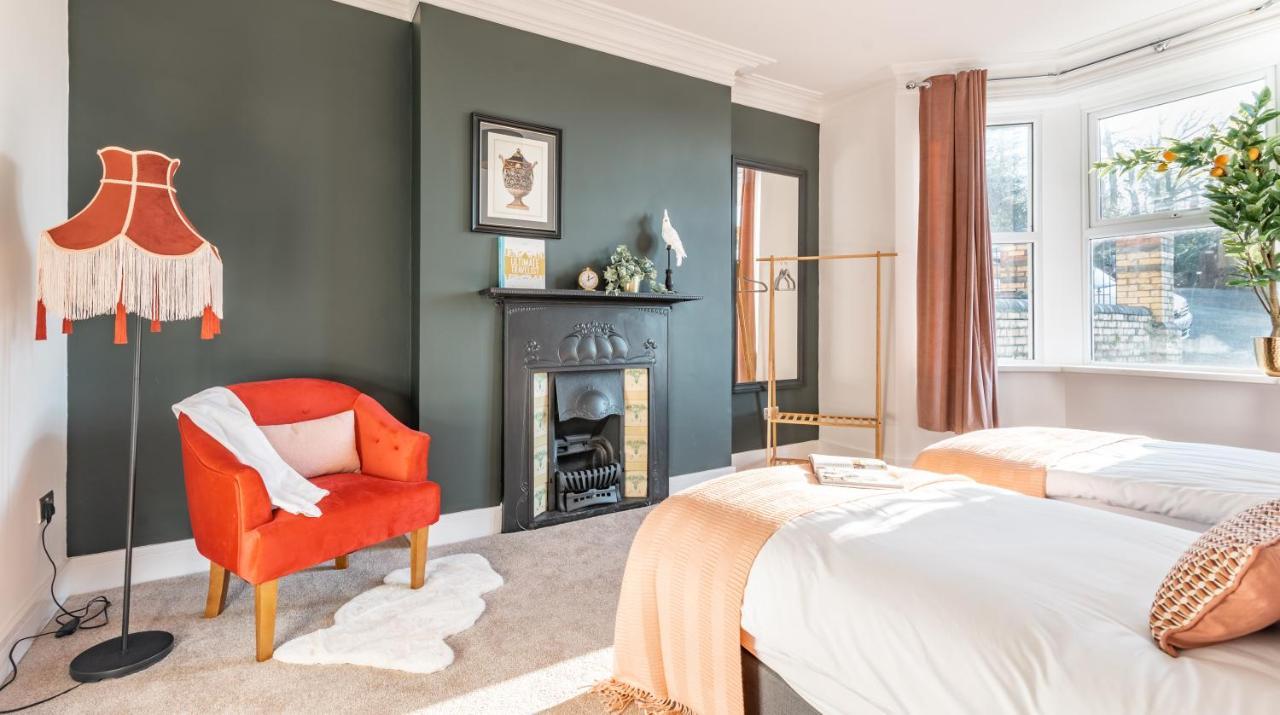 Ty Hapus - Luxury 4 Bedroom Holiday home
