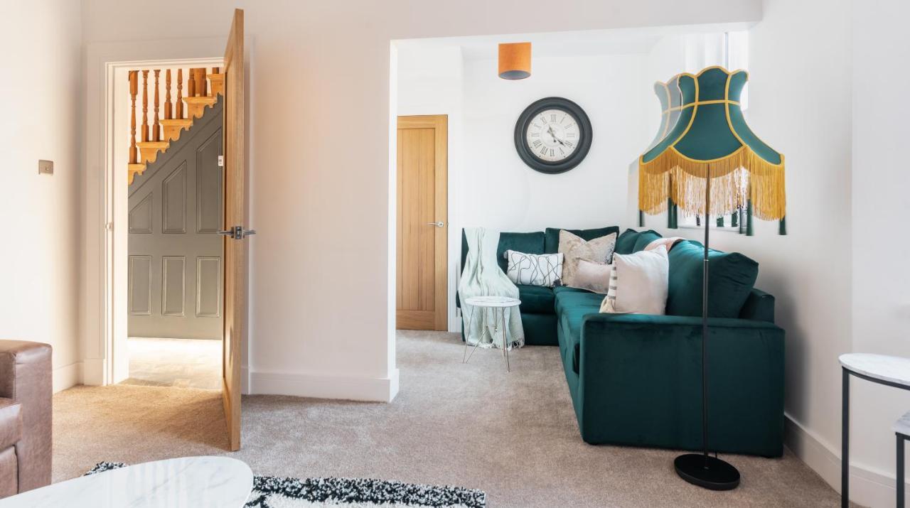 Ty Hapus - Luxury 4 Bedroom Holiday home *