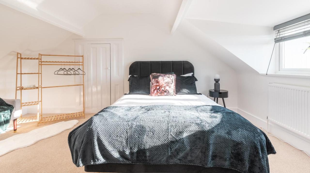 Holiday home Ty Hapus - Luxury 4 Bedroom *