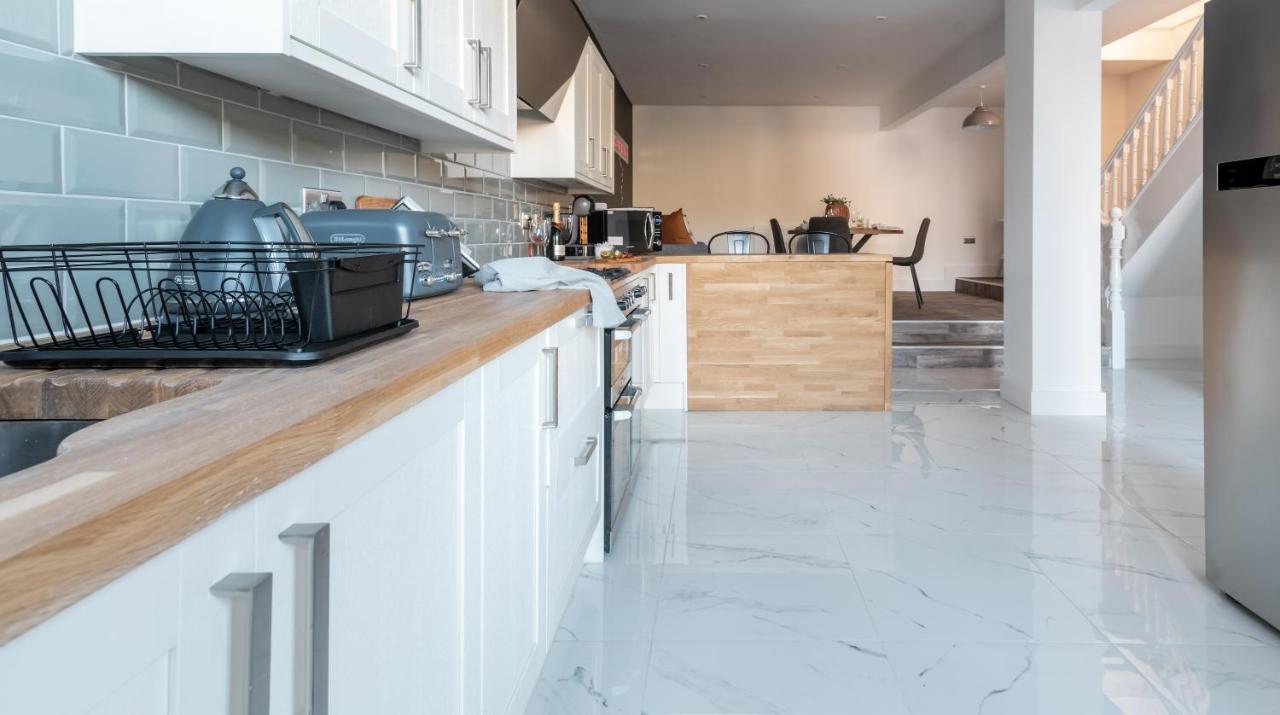 Holiday home Ty Hapus - Luxury 4 Bedroom Newport (Gwent)