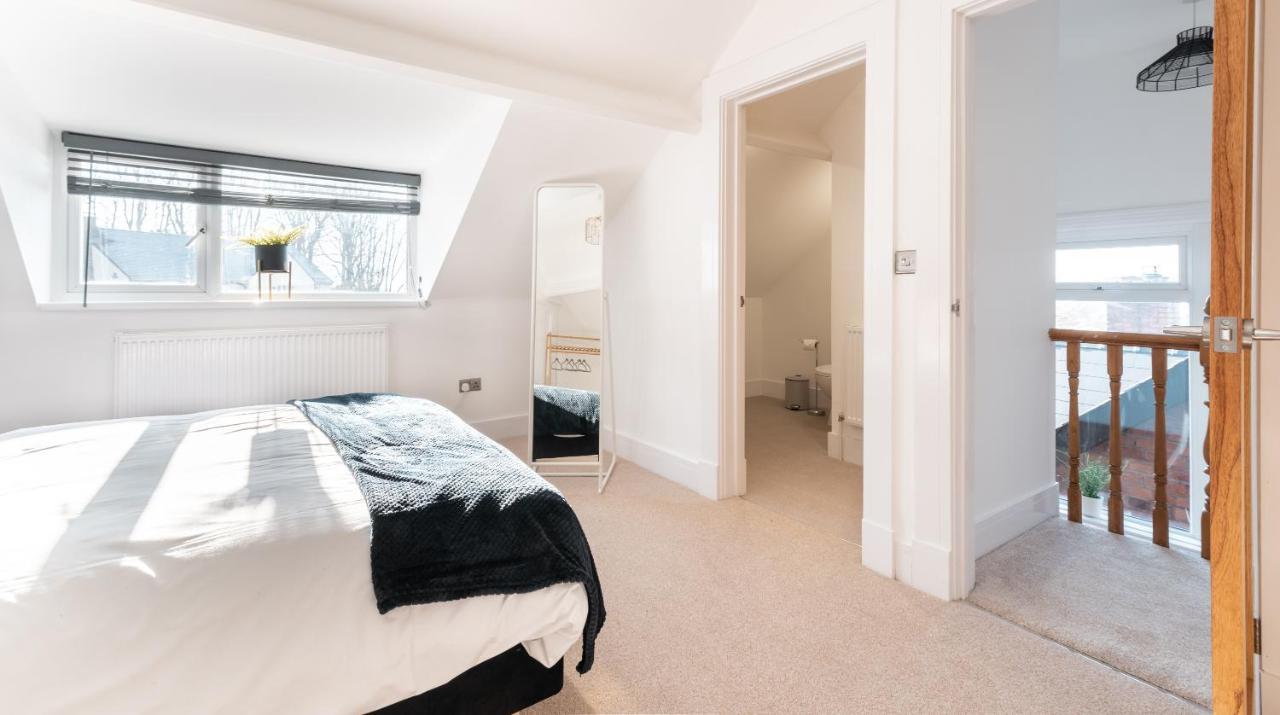 Ty Hapus - Luxury 4 Bedroom Holiday home *