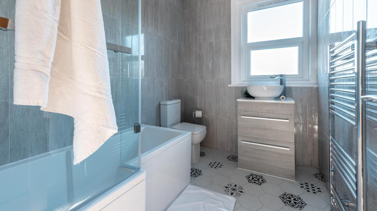 Ty Hapus - Luxury 4 Bedroom