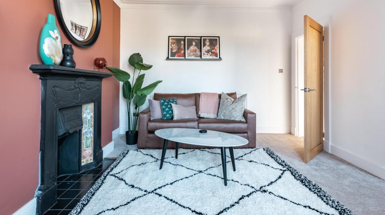 Ty Hapus - Luxury 4 Bedroom